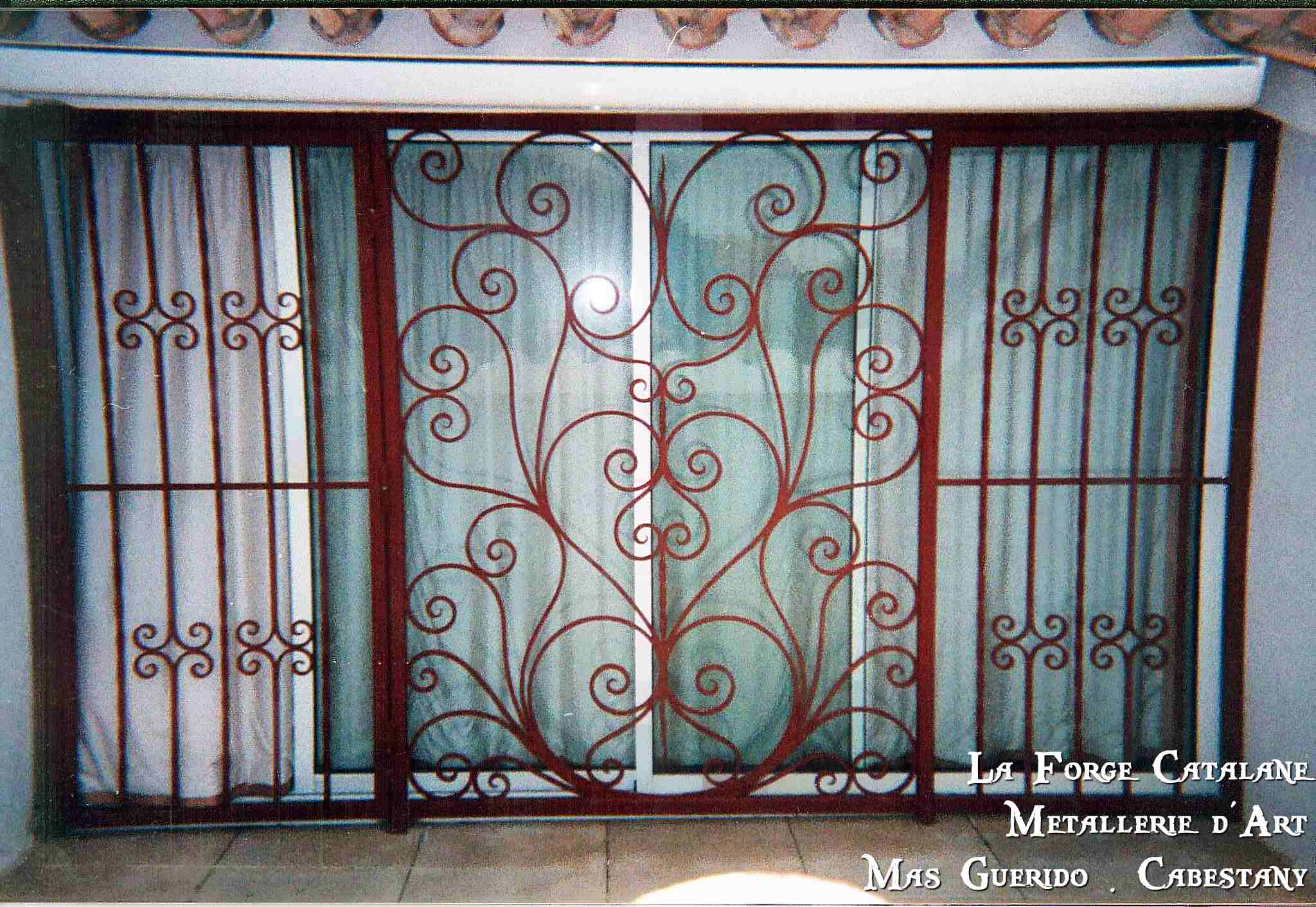 grille de protection articule forge catalane.jpg